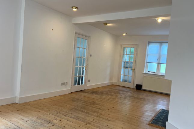 2-bed house on 20, Wordsworth Walk, London, £2,400/mo