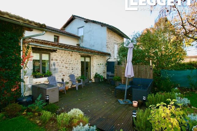 Villa for sale in Les Salles-Lavauguyon, Haute-Vienne, Nouvelle-Aquitaine