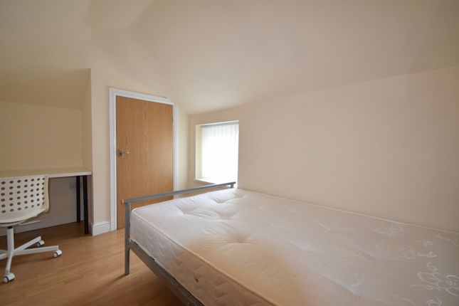 Rhymney Street, Cardiff photo 4