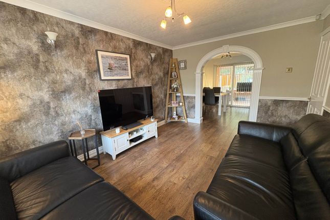 34, Hereford Way, Manchester photo 3