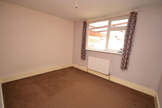 Flat to rent in Lilac Crescent, Beeston, Nottingham