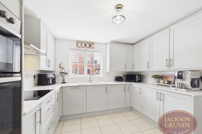 6, Bramble Close, Northampton photo 3