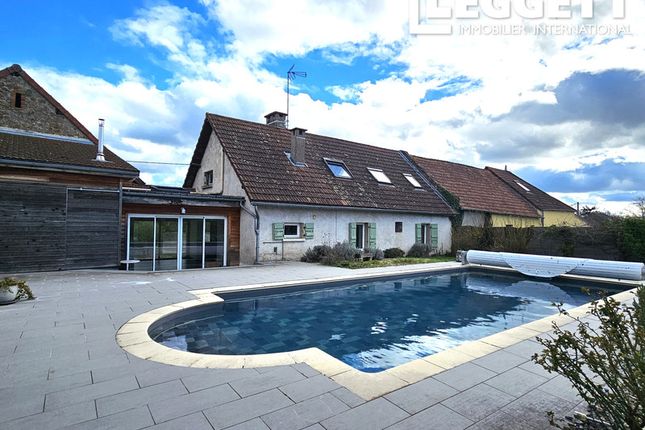 Thumbnail Villa for sale in Creuzier-Le-Neuf, Allier, Auvergne-Rhône-Alpes