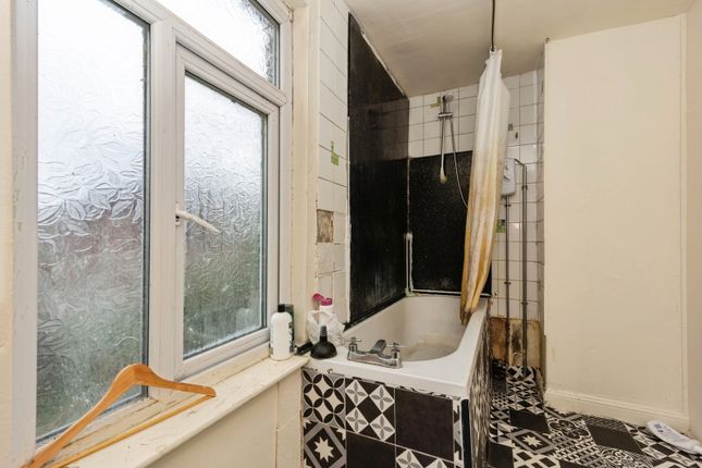 35, Moorton Avenue, Greater Manchester photo 4