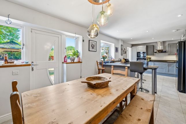 25, Priors Meadow, Southam photo 4