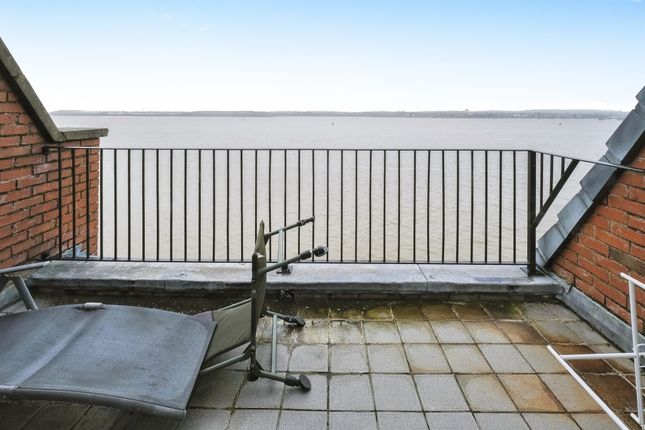 Flat for sale in Armstrong Quay, Liverpool