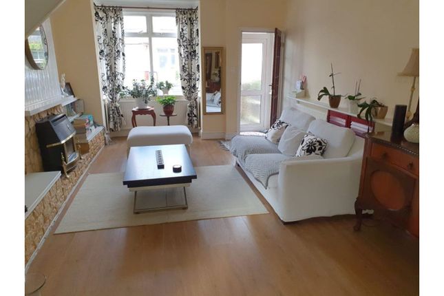 88, Park Avenue, Egham photo 2