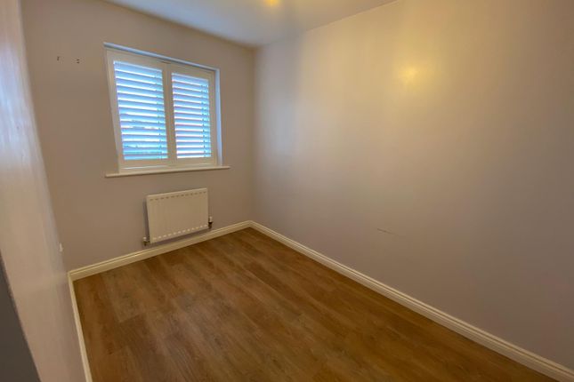 42, Lorton Close, Middleton, Manchester photo 2