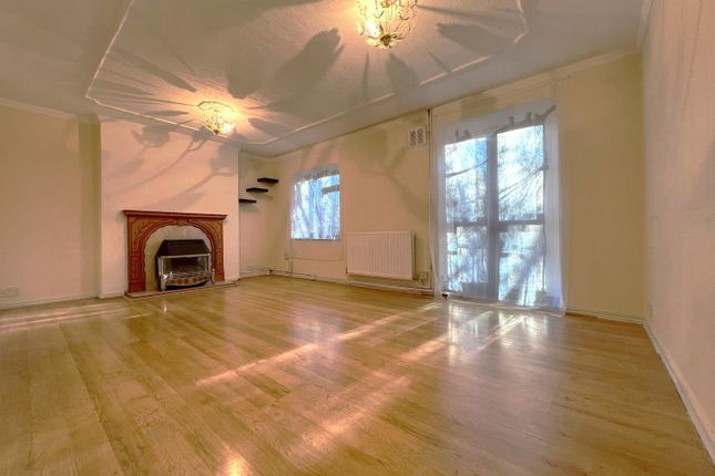 218, Langhedge Lane, London photo 3