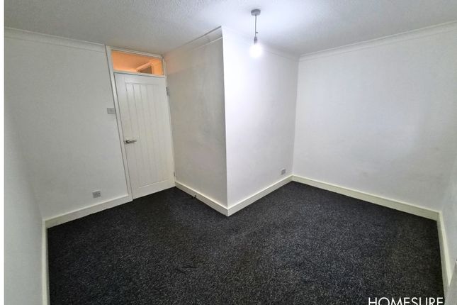 Barnet Close, Liverpool photo 5