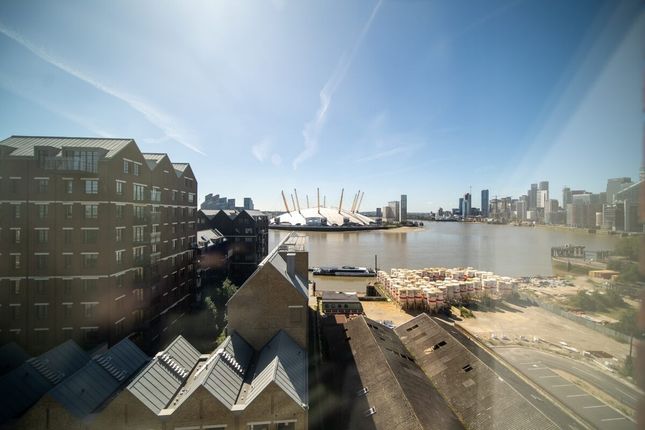 Flat for sale in Orchard Place, London
