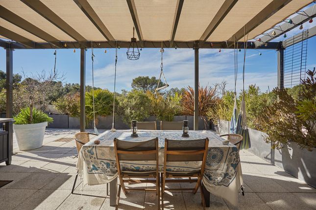 Apartment for sale in Luynes, Bouches-Du-Rhône, Provence-Alpes-Côte D'azur, France