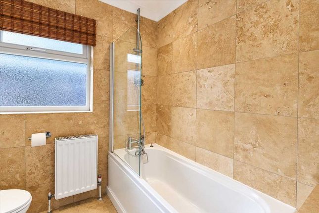 5, Ladbrooke Road, Clacton on Sea photo 4