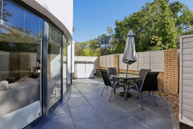 Flat 15, Oaks View Court Lane, Epsom photo 4