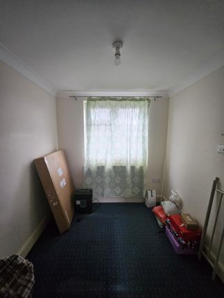 End terrace house to rent in Richford Road, London