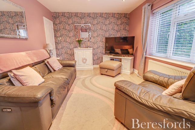 2, Pondfield Lane, Essex photo 2