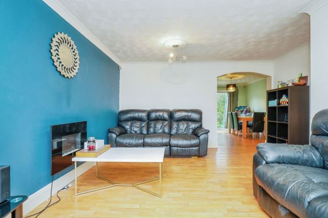 14, Hopes Farm View, Leeds photo 4