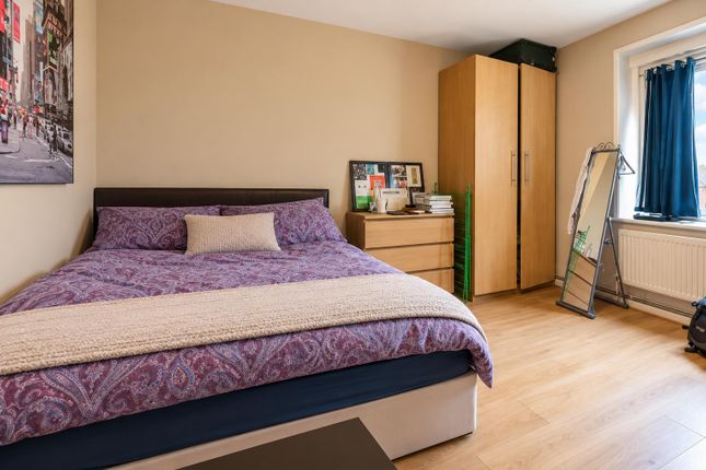 Flat 15 Morrison House, Tulse Hill, Brixton photo 3