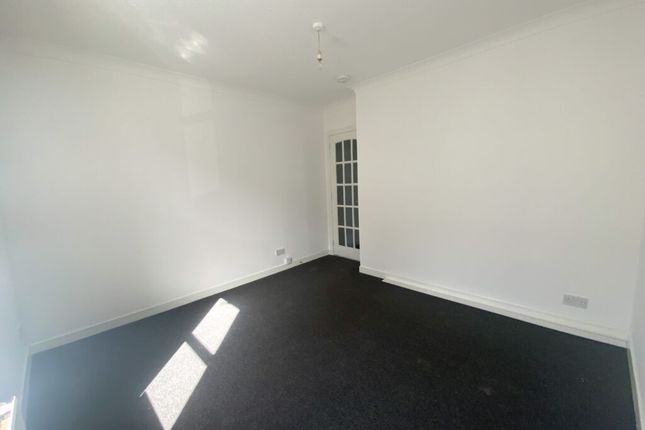 14C, Lade Street, Largs photo 3