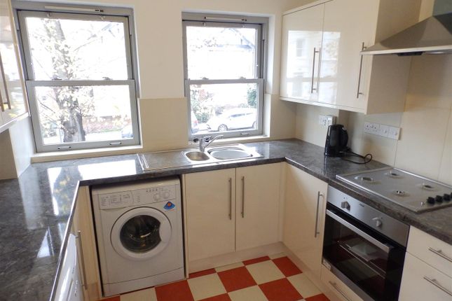 Flat to rent in Meudon Court, Grove Road, Surbiton