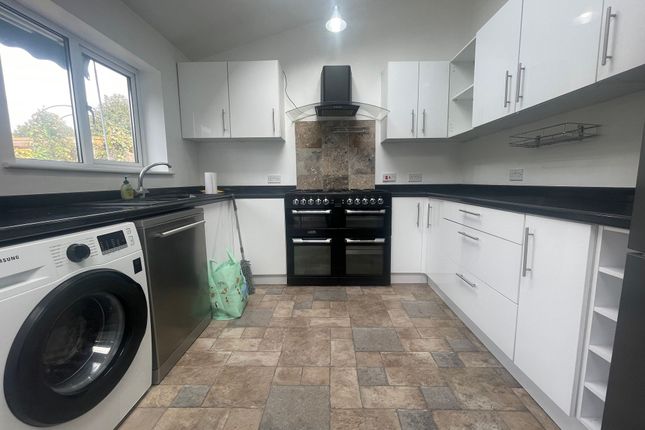 5 Prestwood, Slough photo 2