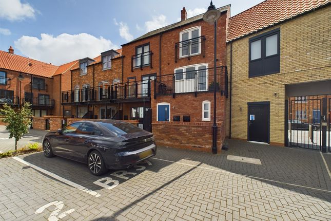 End terrace house for sale in Finkle Court, Hull, Yorkshire