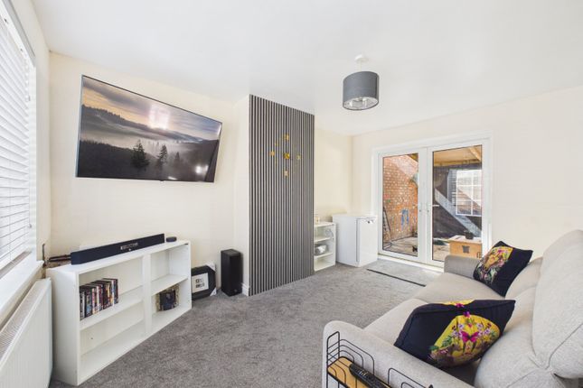 14, Anglesey Road, Aldershot photo 4