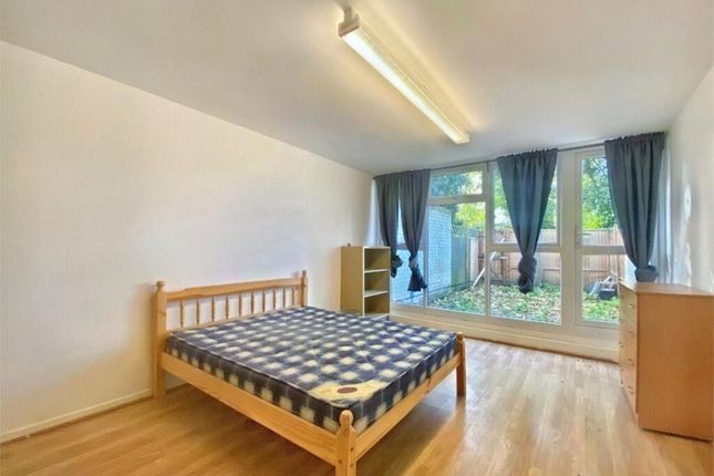 10, Barchester Close, Uxbridge photo 2