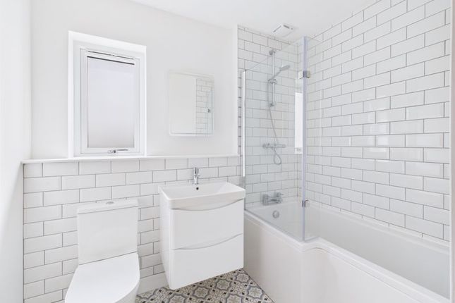 6, Teg Lowarth, Redruth photo 3