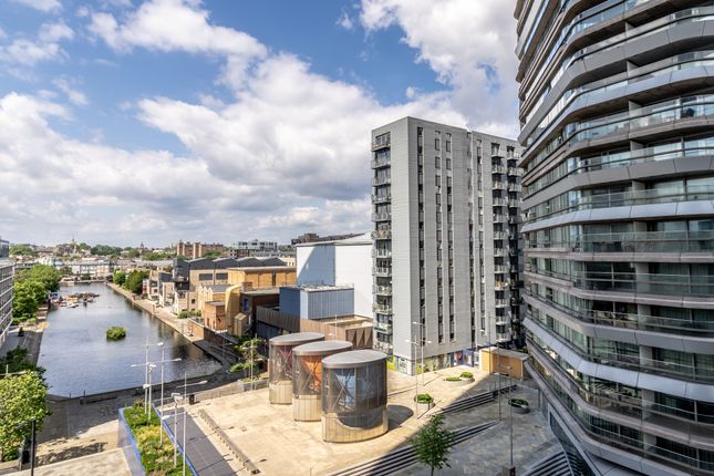 Flat 15 Carrara Tower,, london photo 3