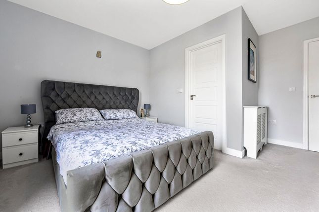 Flat for sale in Knights Templar Way, Strood, Rochester, Kent.