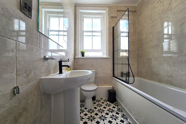 Heber, Mansions, Queen's Club Gardens, London photo 3