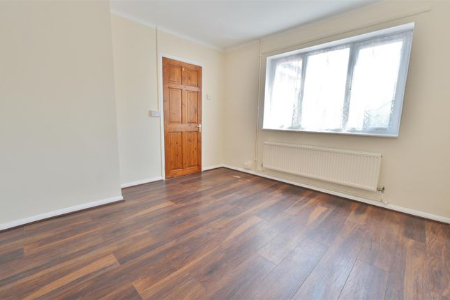 19, Prestwood, Slough photo 3