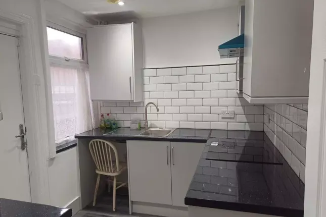 100, Townley Street, Middleton photo 2