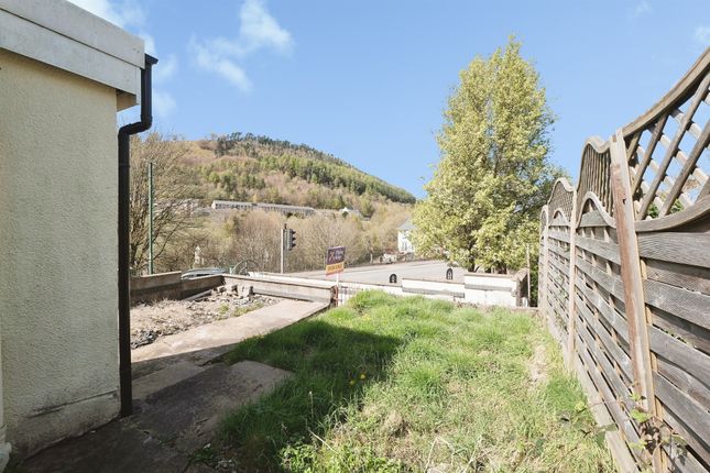 2, Hafod Fan Terrace, Abertillery photo 4
