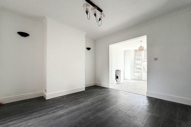 8, Eastleigh Road, Taunton photo 4