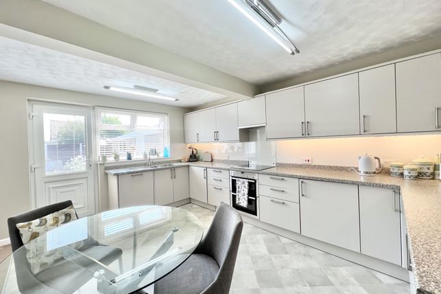16, Milburn Avenue, Cleveleys photo 4