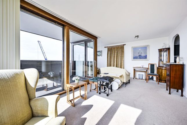 Flat for sale in Lauderdale Tower, Barbican, London