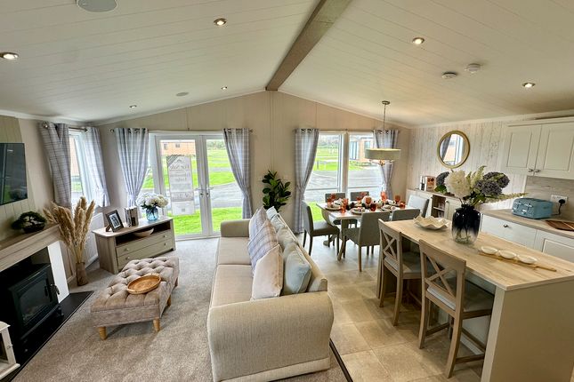 3-bed caravan on Nottage Park Lodges, Moor Lane Nottage, Porthcawl, £149,950
