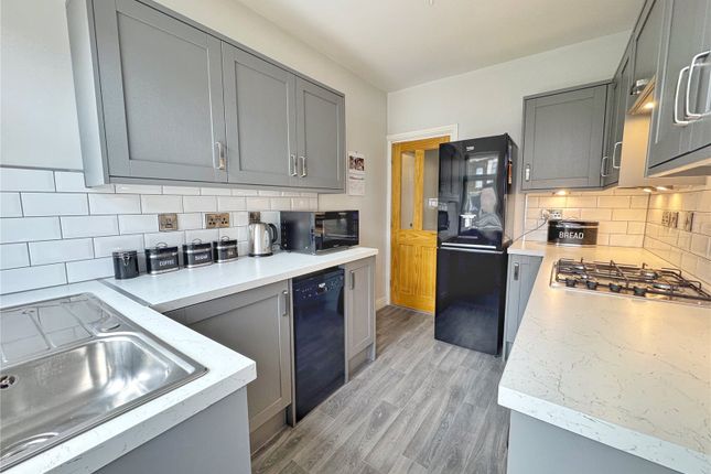 15, Heathfield Avenue, Rossendale photo 4