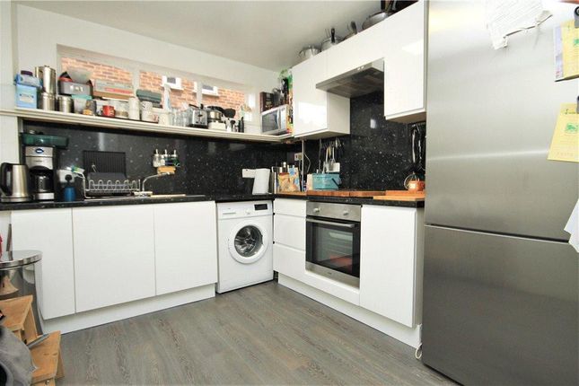 Flat for sale in Kiwi Court, 84 Auckland Road, London