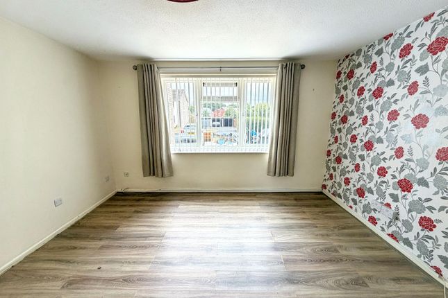 Flat 45 Pound Close, Chippenham photo 2