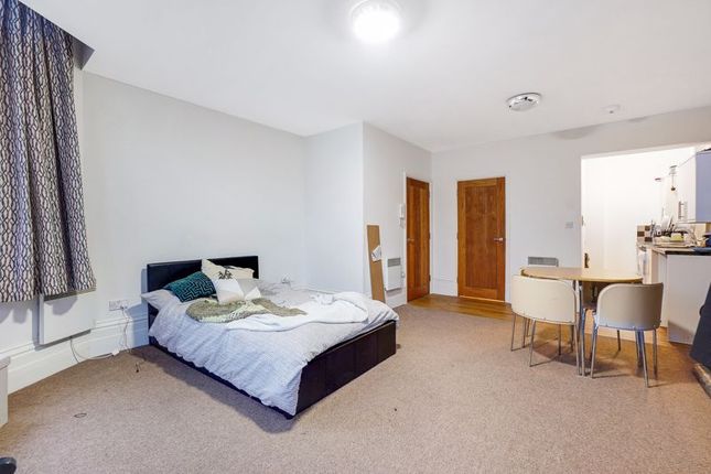 Flat to rent in London Road, Canterbury