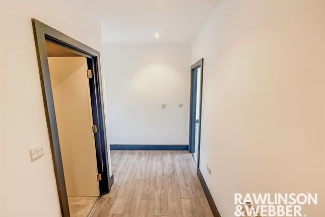 Flat 1, 1 Molesey Road, West Molesey photo 3