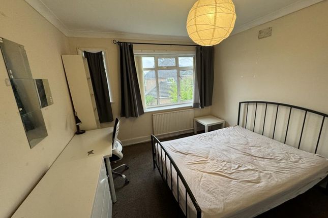 477, Winchester Road, Southampton photo 3