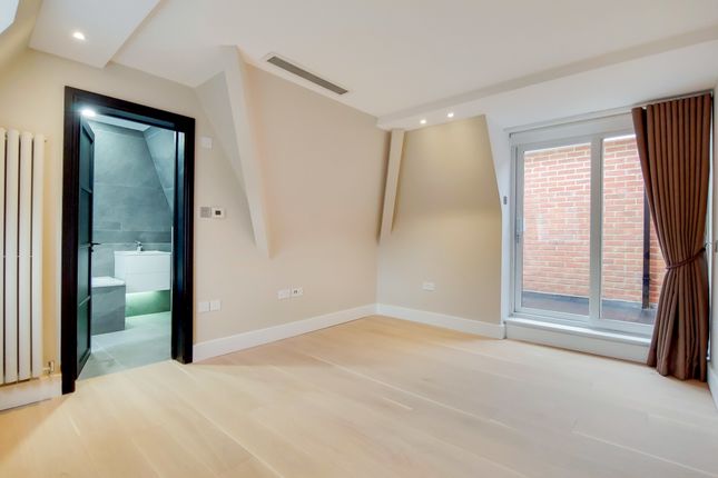 Duplex to rent in Fitzjohns Avenue, London