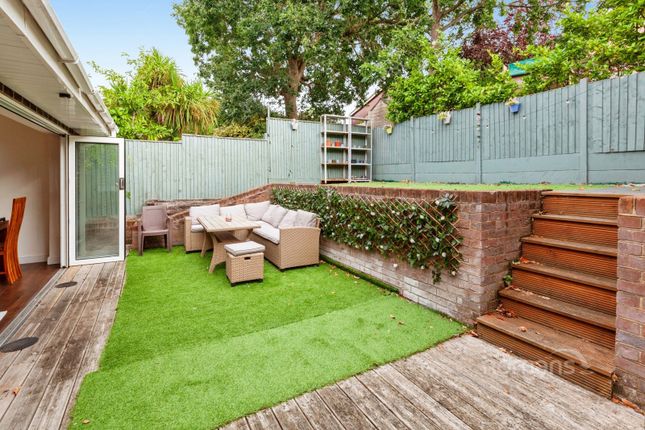 153, Wolf Lane, Windsor photo 4