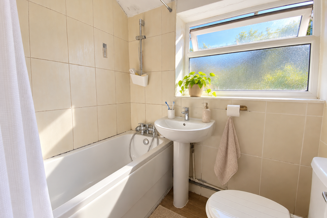16 Gresham Road, Brentwood photo 4