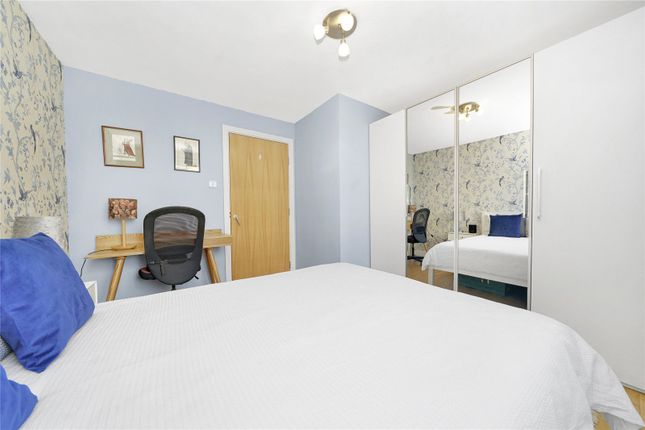 Flat for sale in Limehouse Basin, Branch Road