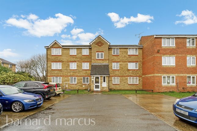 2-bed flat on 266, Redford Close, Feltham, £250,000